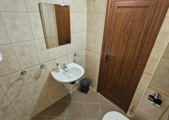 Apartment Stylish Getaway In Kosara Near Lift By Flat Mаnager *