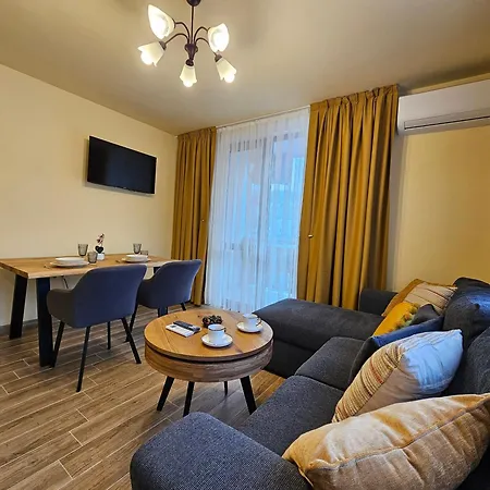 Apartment Stylish Getaway In Kosara Near Lift By Flat Mаnager